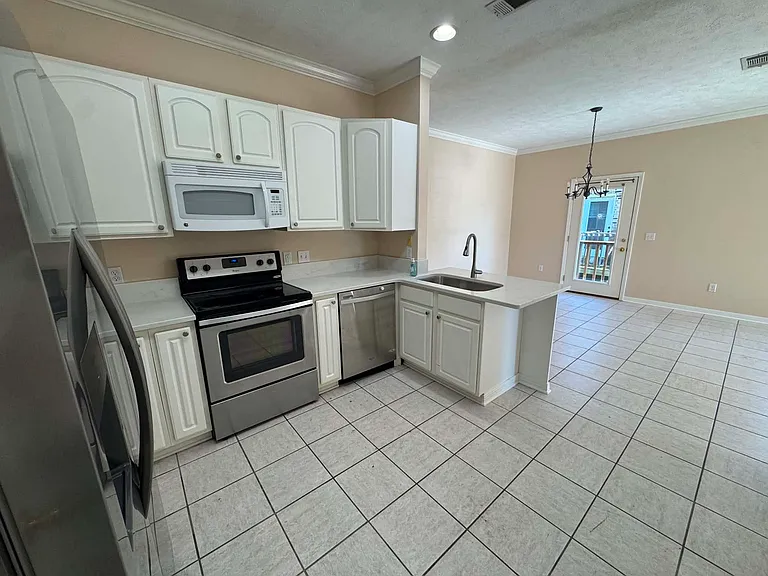 395 Makenzie Ln #395 — Photo 12