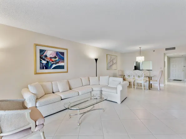7260 Kinghurst Drive #205, Delray Beach, FL 33446