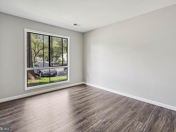 4th image of 36 Simeon Ln
