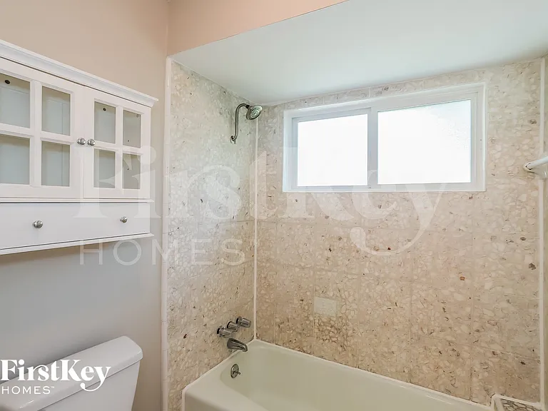 7902 Beaufort Dr — Photo 14