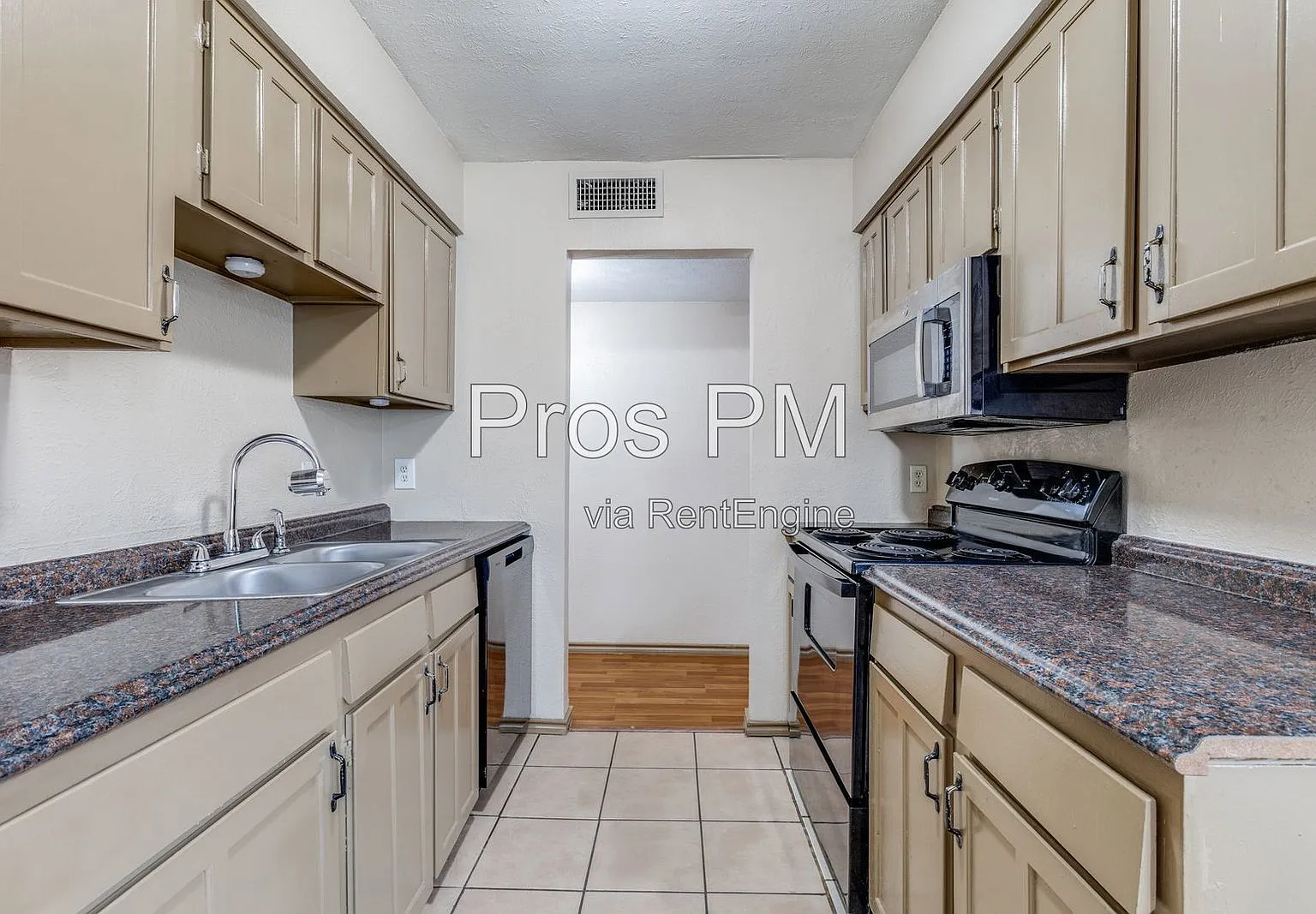 3 bed, 2.0 bath, 1424 sqft, $2,000 — Photo 4