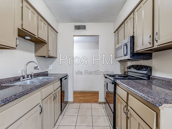 4th image of 7117 Edinburg Dr