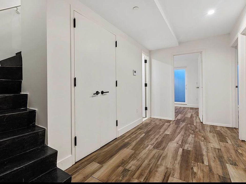 1st image of 10 Lexington Ave #1JJ