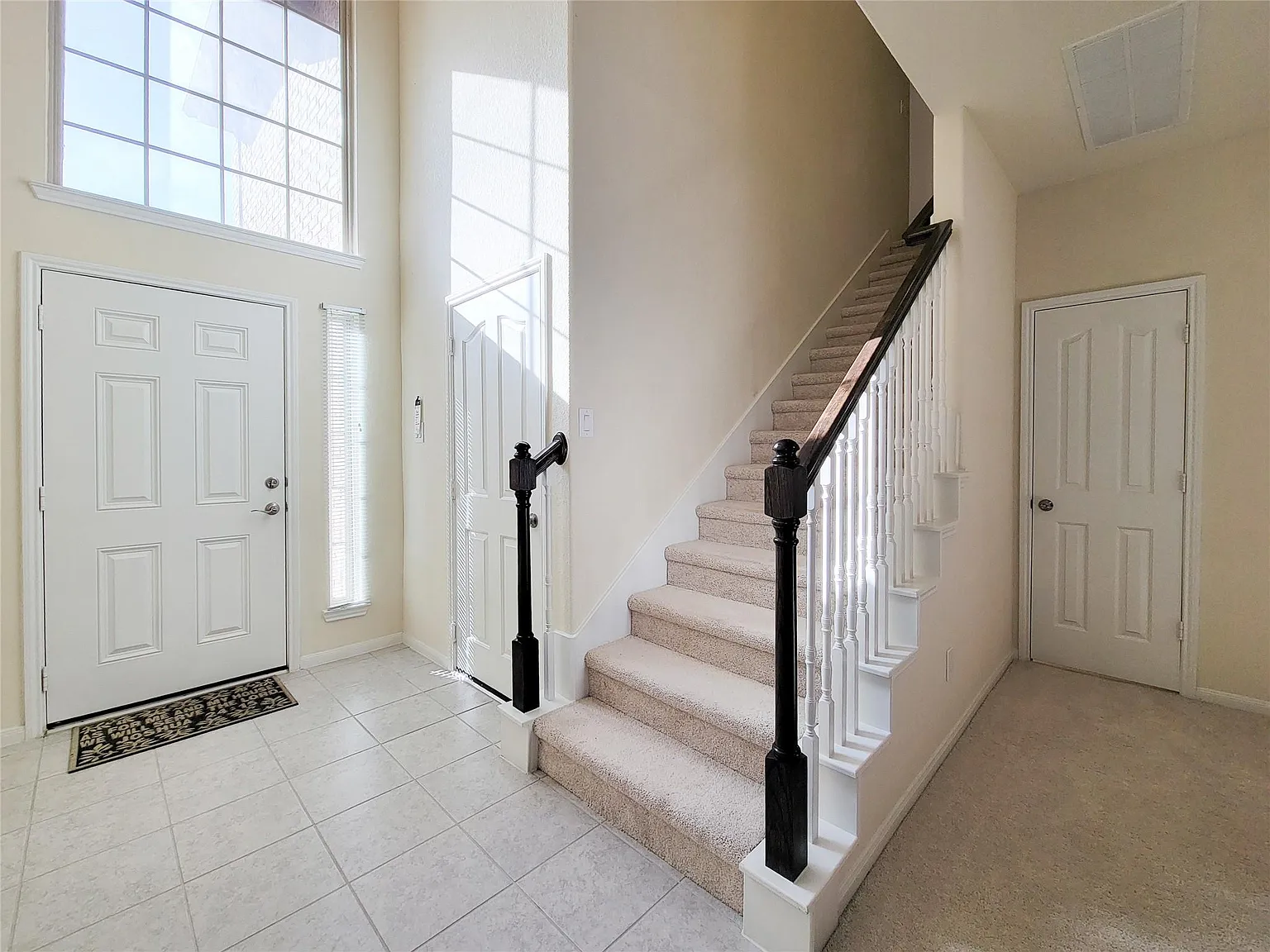 4 bed, 2.5 bath, 2399 sqft, $2,200 — Photo 2