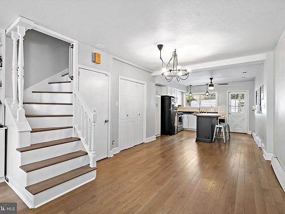 3rd image of 2141 Montrose St