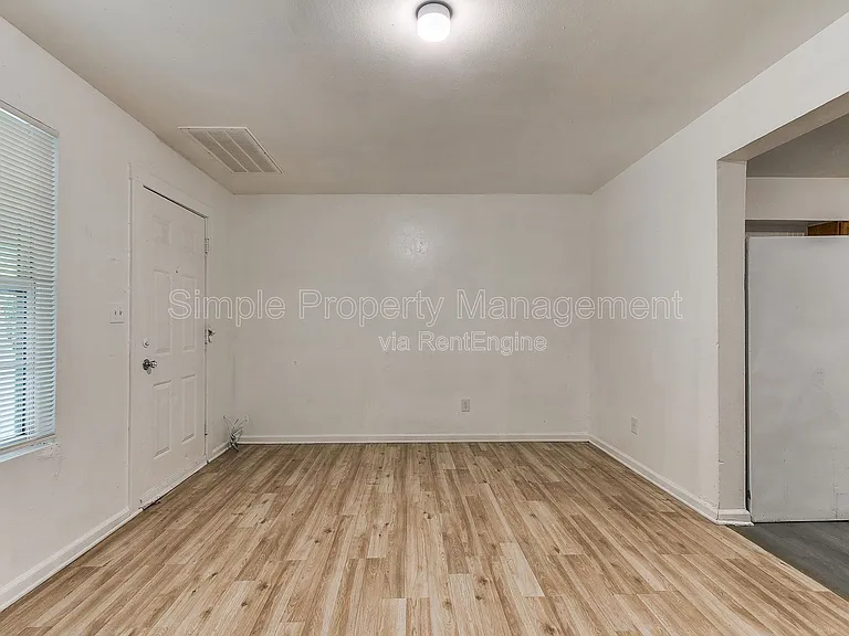 2301 SW 24th St #2 — Photo 3