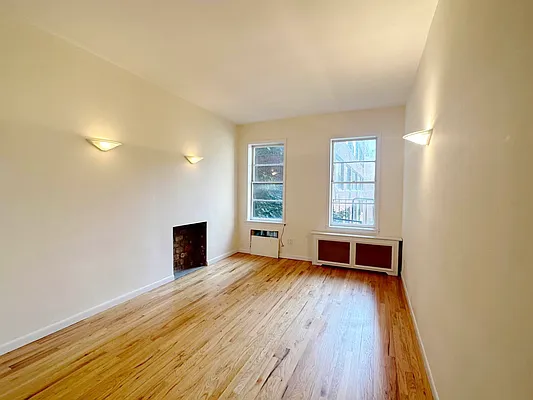 Rented by City Connections Realty | media 6