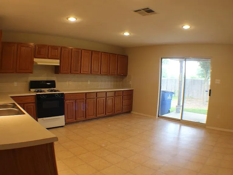 12321 Kilmartin Ln — Photo 3