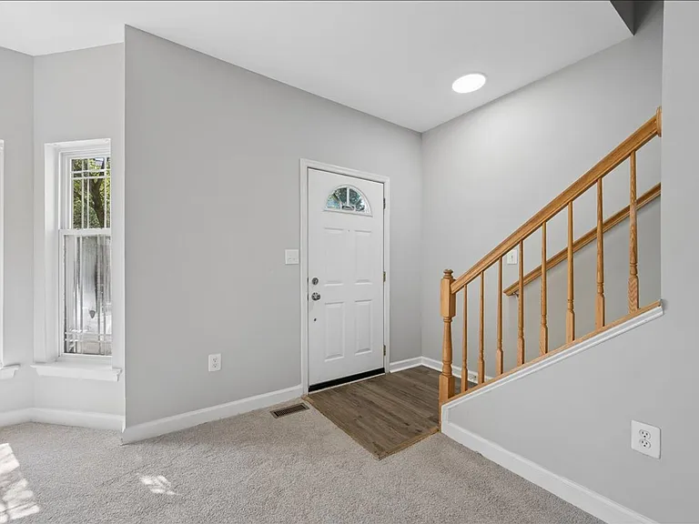 1004 Collindale Ave — Photo 2