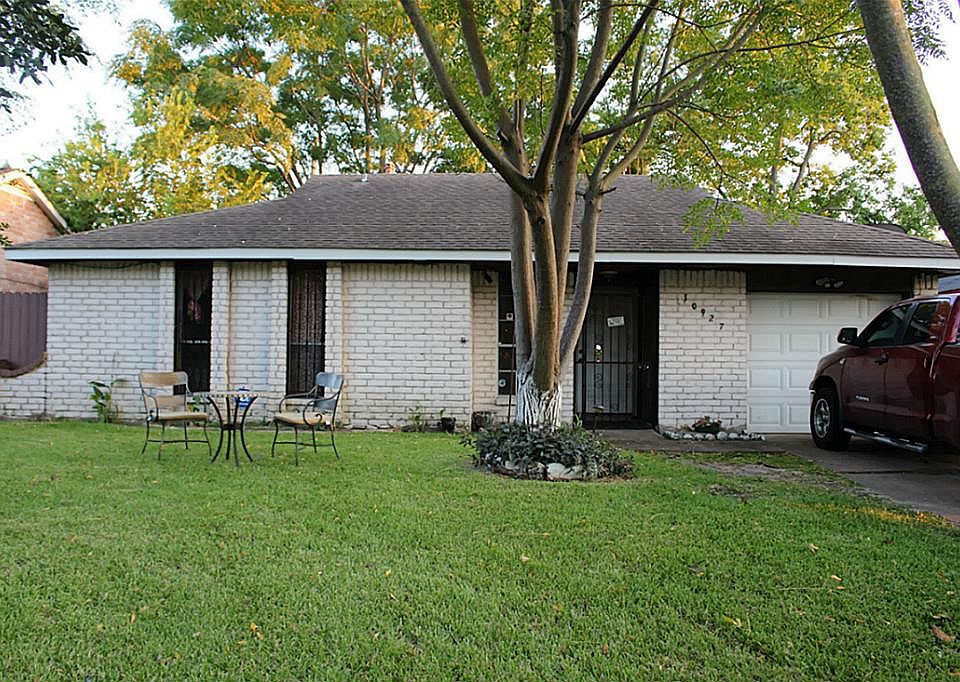 1st image of 10927 Carvel Ln