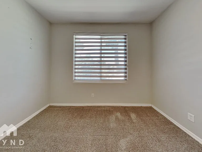 1421 W Maplewood St — Photo 14