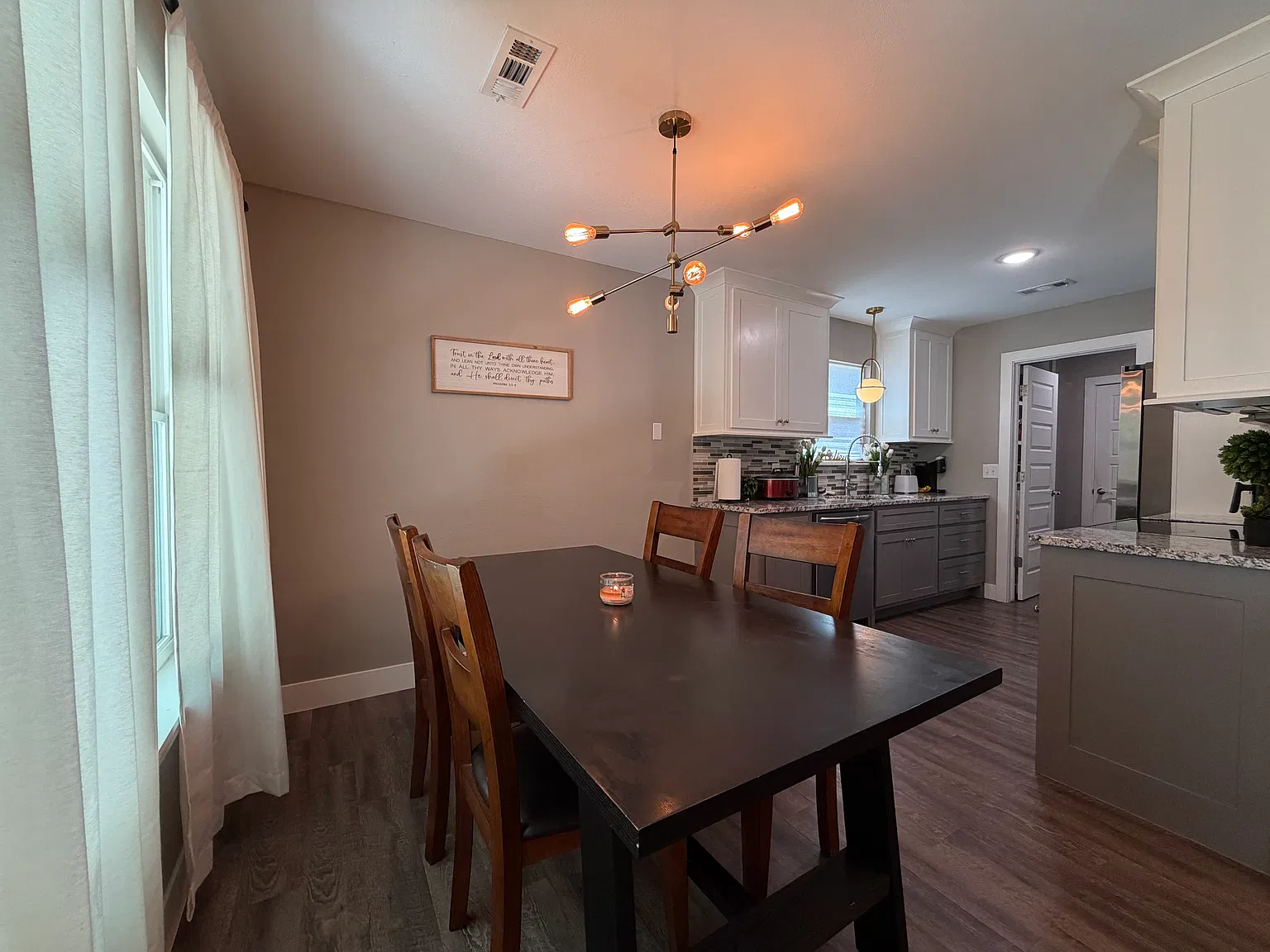 1314 N Fieldstone Ave — Photo 2