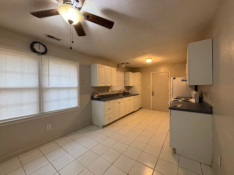 102 Hillside Ct — Photo 6