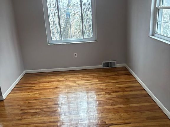 2nd image of 1207 Monongahela Blvd