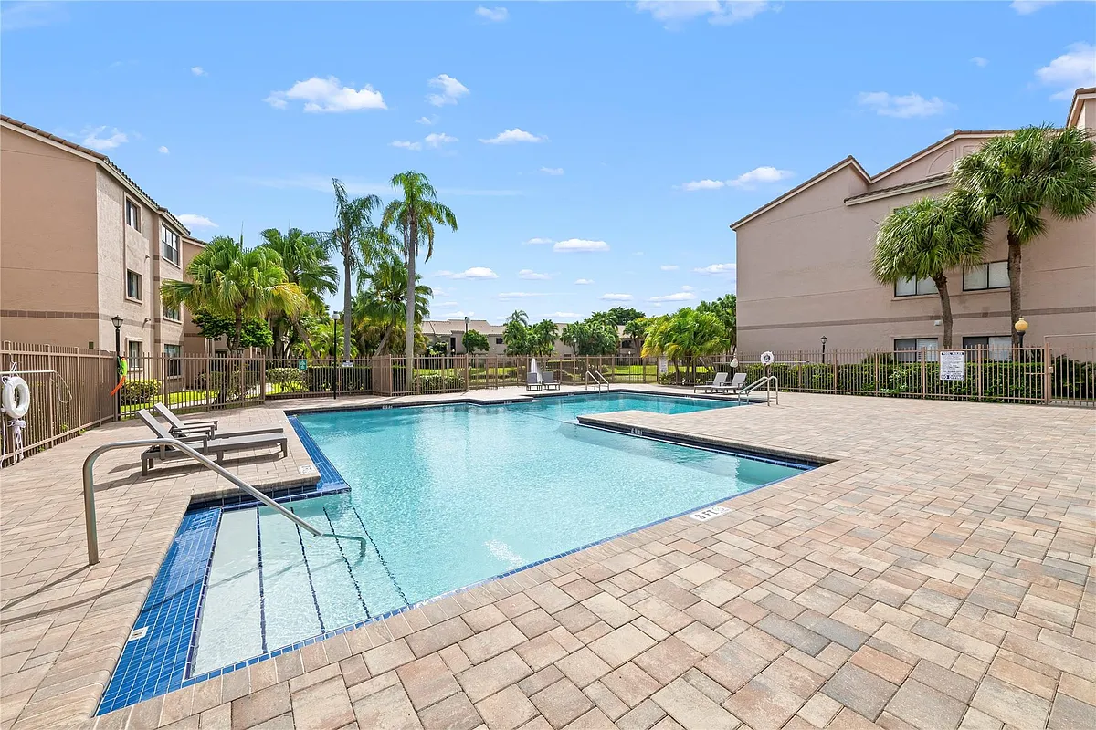 Building Photo - 2906 S University Dr #10204