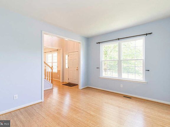 5th image of 828 Windridge Ln