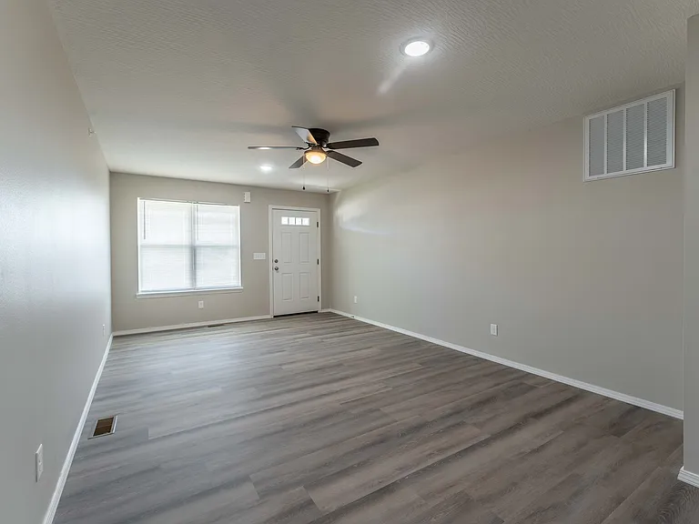 Oakwood Heights Townhomes — Photo 30