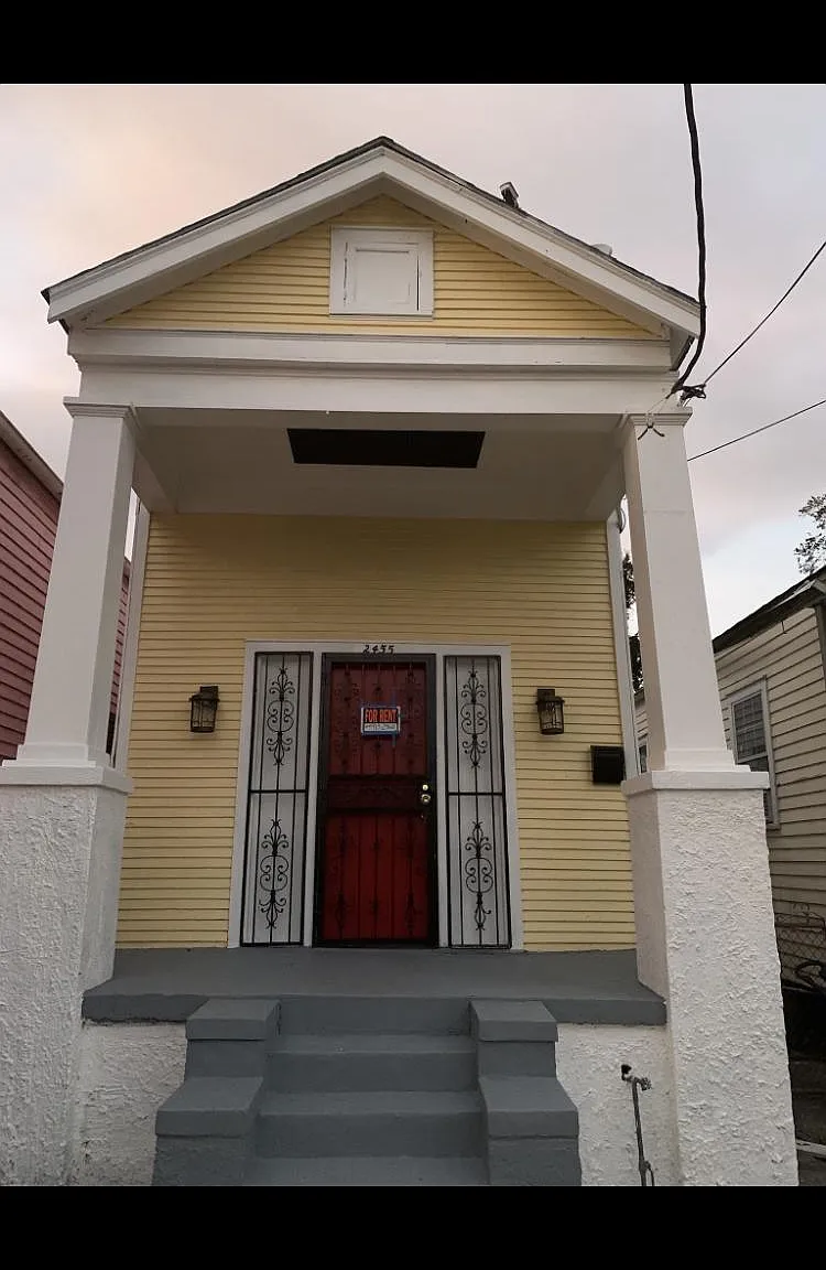 2455 N Robertson St — Photo 1