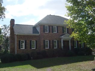 4000 Huntscroft Ln, Winston Salem, NC 27106