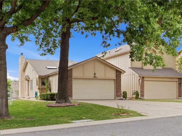 12025 Hemlock St, Overland Park, KS 66213