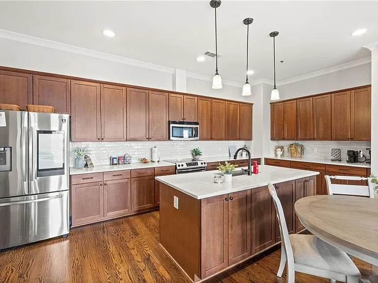 360 Chambers St #202 — Photo 6