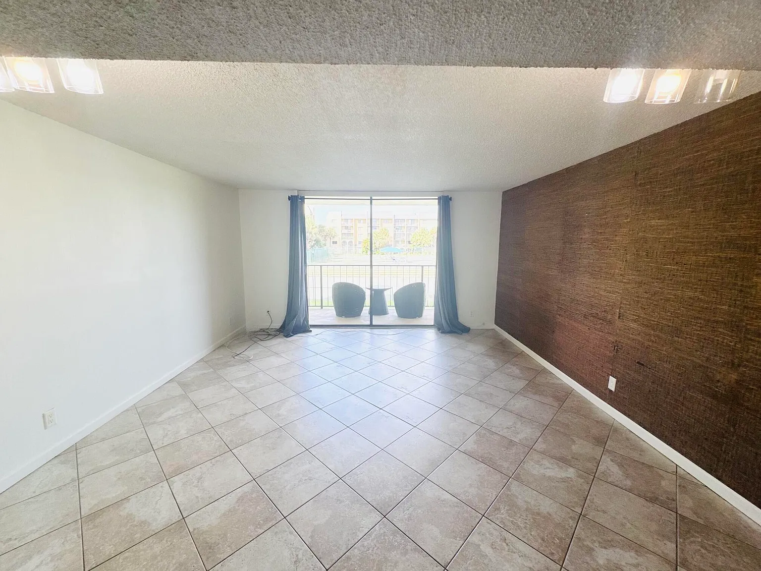 2 bed, 1.5 bath, 1068 sqft, $2,100 — Photo 2
