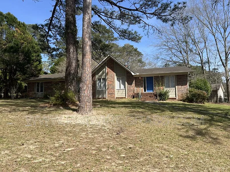 3 bed, 2.0 bath, 2000 sqft, $1,990 — Photo 1