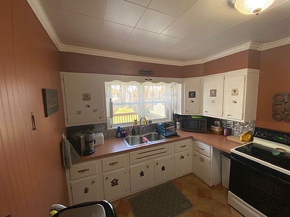 3rd image of 228 Vine St