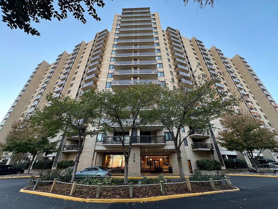 1st image of 309 Yoakum Pkwy APT 718