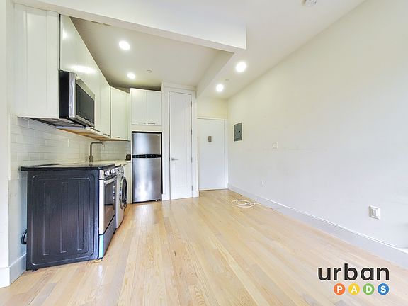 5th image of 975 Washington Ave #4J