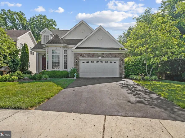 19 Kings Ct, Marcus Hook, PA 19061