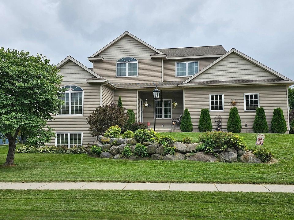 2nd image of 305 Ridgeview Ln