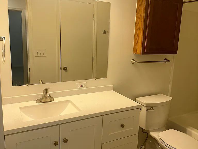 228 Maple St #G — Photo 8