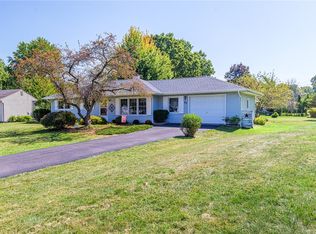 83 Greenbrier Ln, Rochester, NY 14623