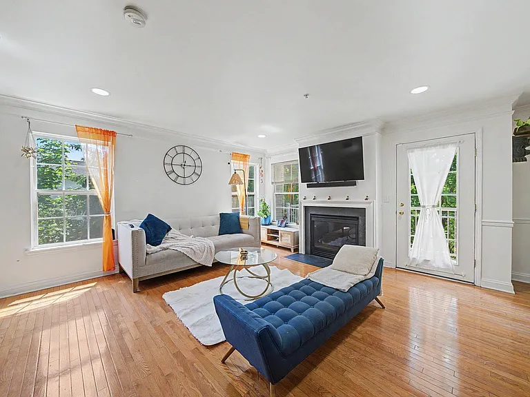 180 Blue Heron Dr #180 — Photo 6