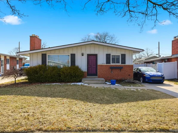 30400 Lisch St, Gibraltar, MI 48173