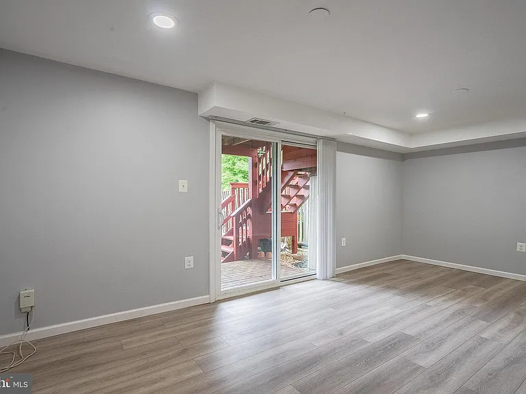 5844 Banning Pl — Photo 6