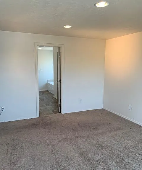 1718 NW Larch Wood Ct — Photo 22
