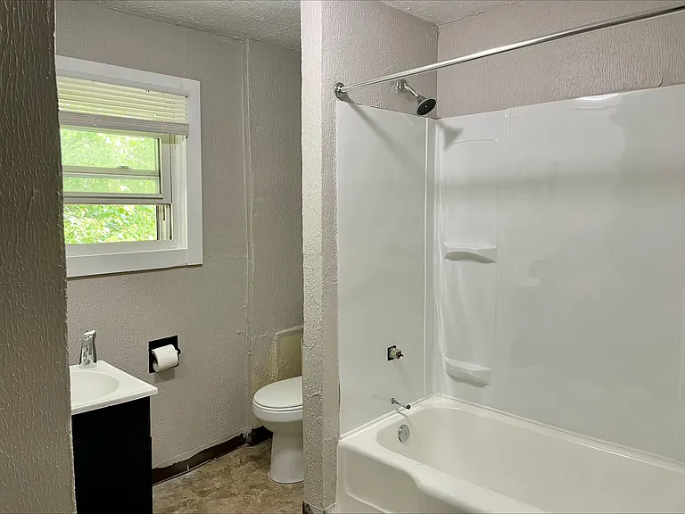 687 Storer Ave — Photo 5