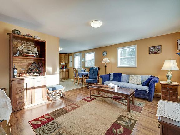 3rd image of 450 Lakefront Dr