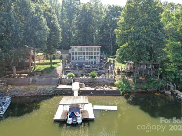 5032 Longfield St, Claremont, NC 28610