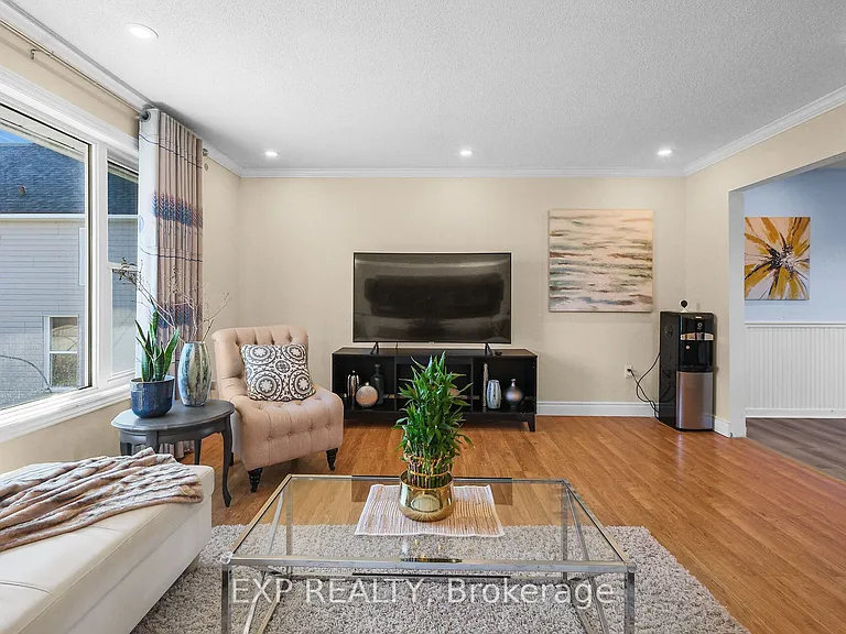 84 Martin St N — Photo 10