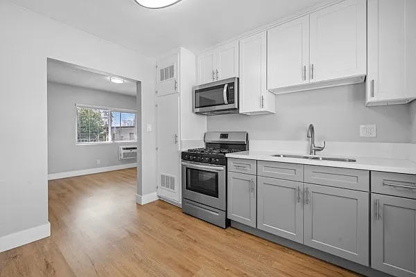 Colima Apartments — Photo 1
