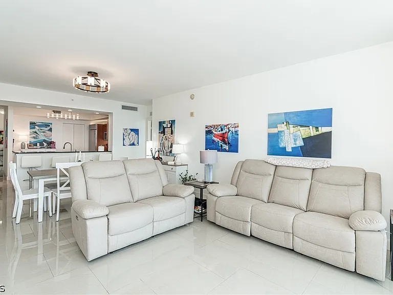 3000 Oasis Grand Blvd #801 — Photo 10