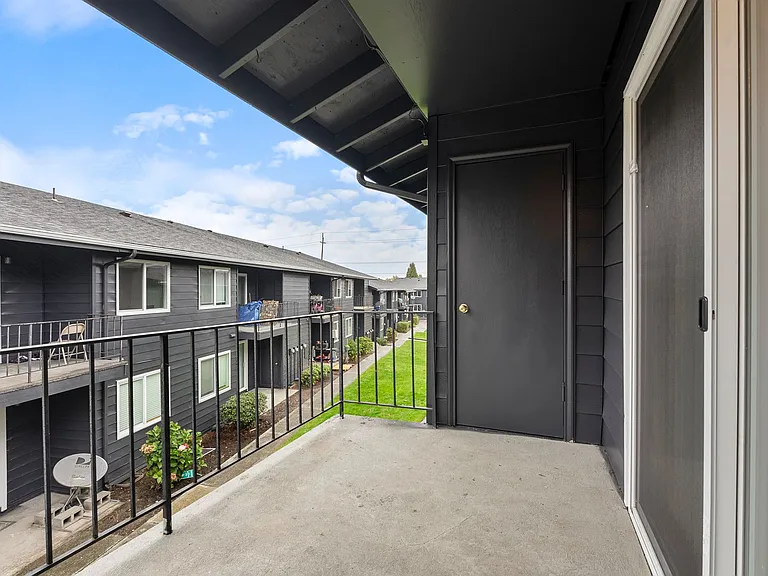 Sandy Terrace Apartments — Photo 24