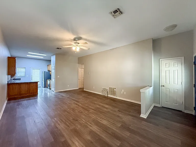3020 Pine Valley Dr — Photo 2