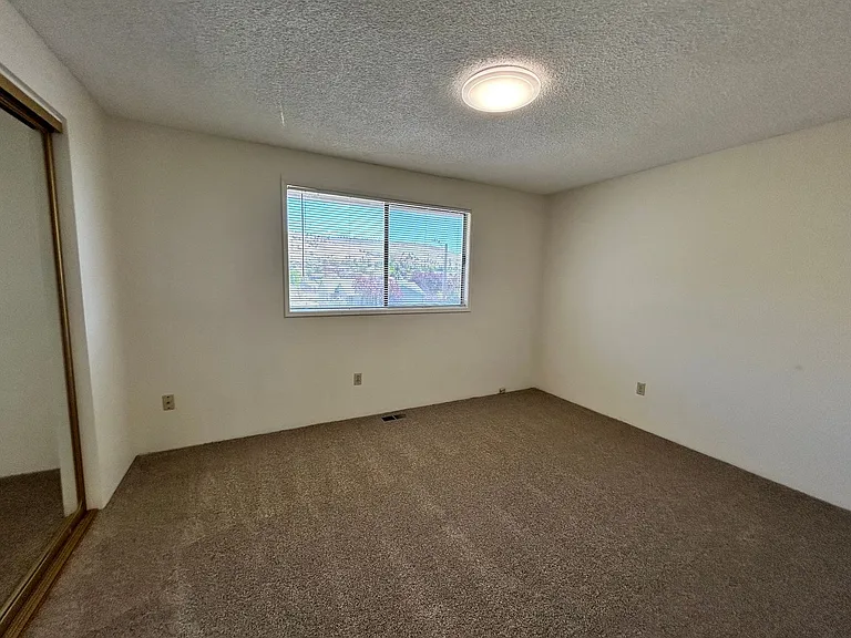 834 Homedale Rd — Photo 18