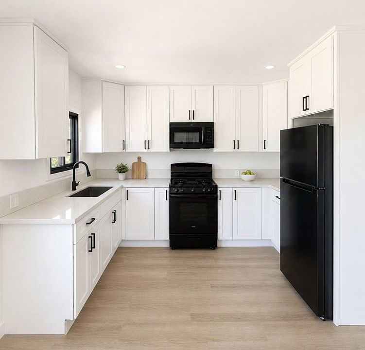 1st image of 7224 Hazeltine Ave #4