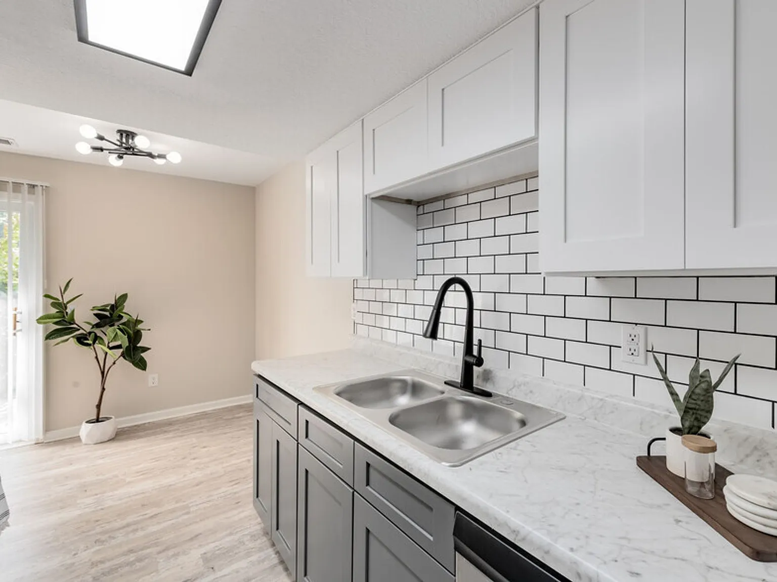 Emerald Square Villas — Photo 3