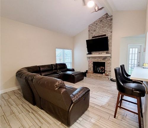 4th image of 7021 Clubgate Dr